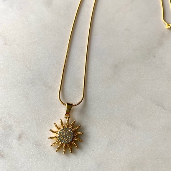 18k Gold Filled Celestial Sun Necklace 18” - Picture 1 of 2